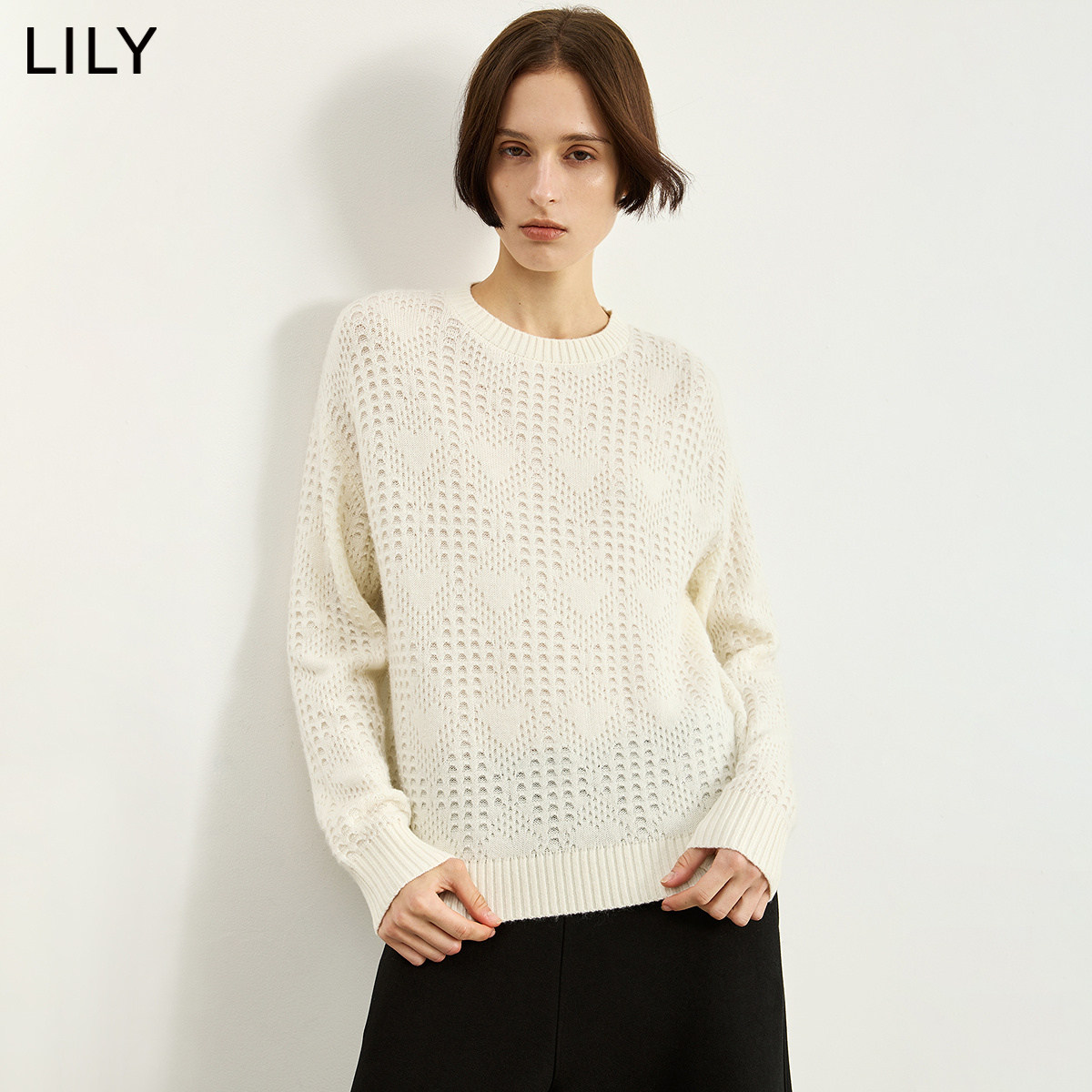 LILY2026冬新款女装羊毛混纺爱心提花圆领套头休闲长袖白色针织衫