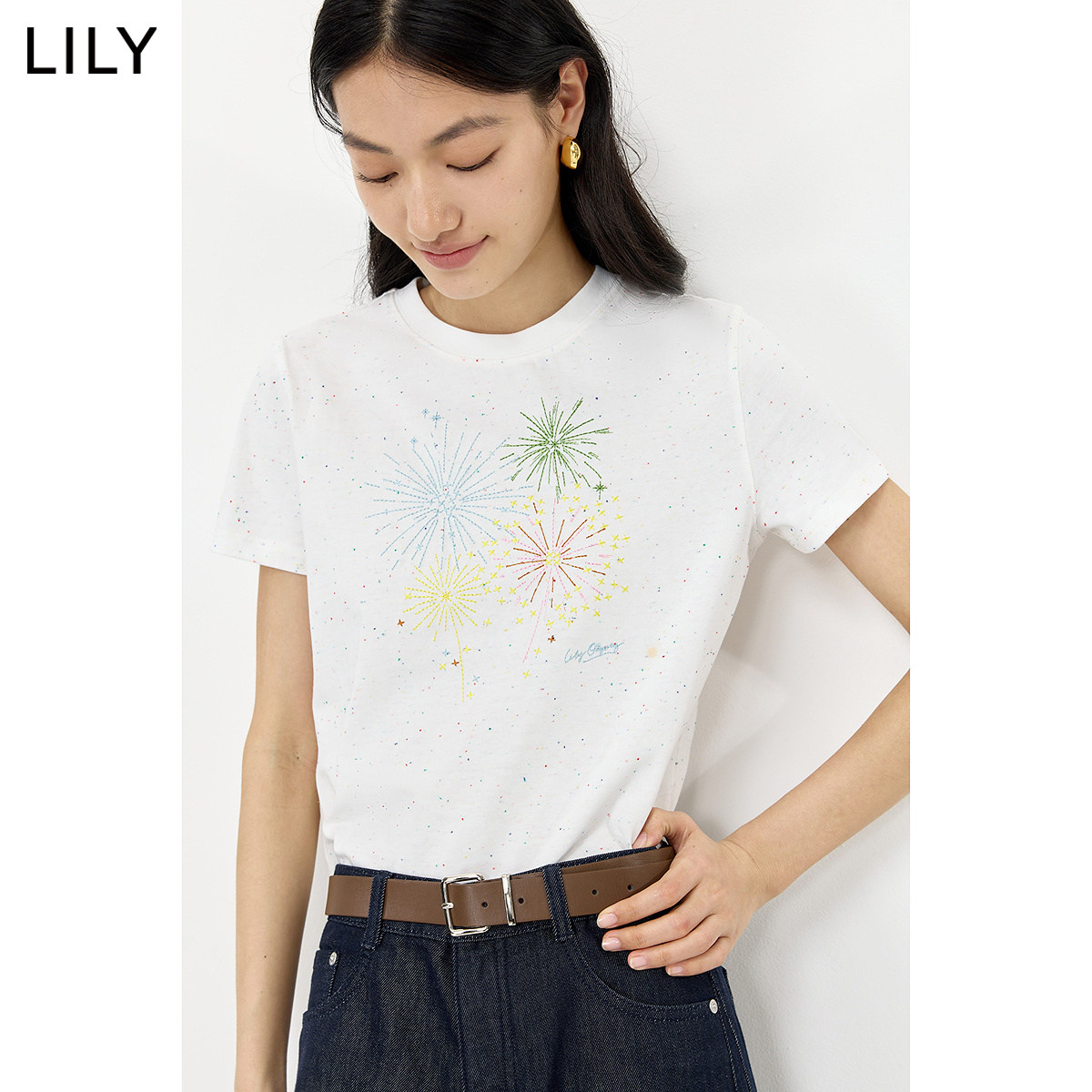 LILY2026夏新款女装设计感撞色烟花绣花图案通勤正肩圆领短袖T恤