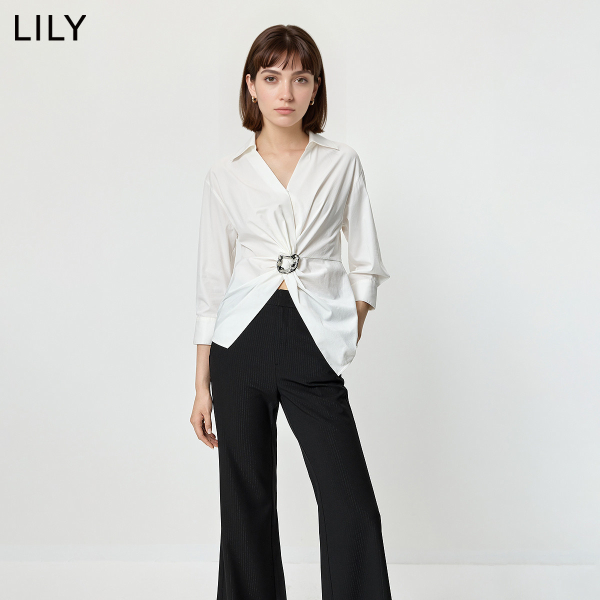 LILY2026夏新款设计感翻领简约休闲通勤收腰白色七分袖衬衫外套女