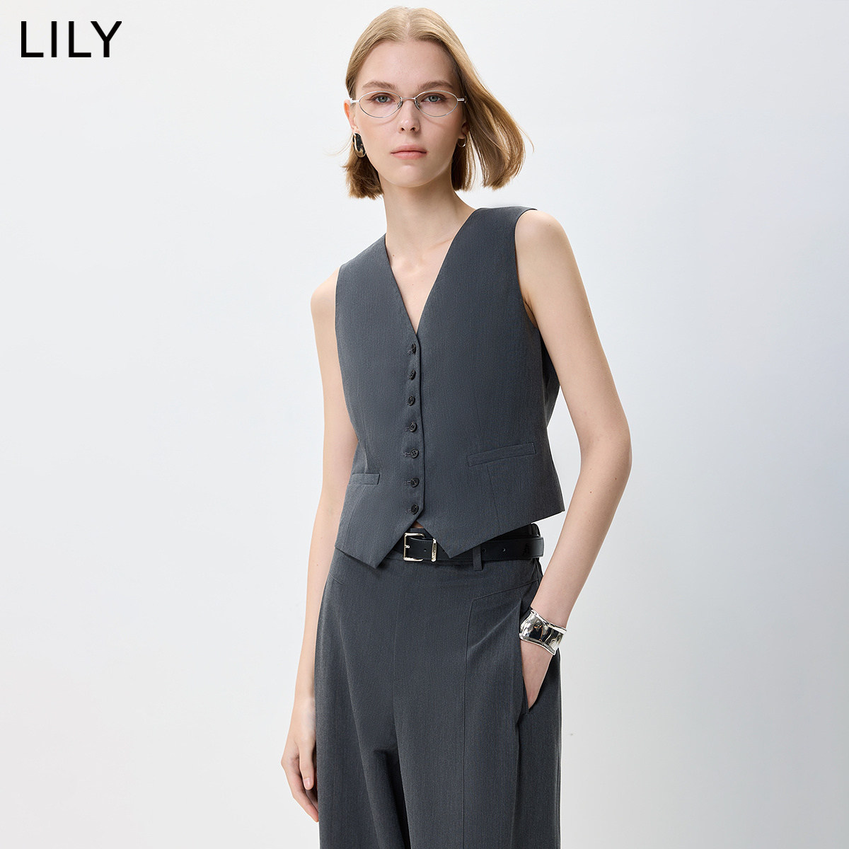 LILY2026秋新款格雷系V领单排扣收腰休闲通勤无袖西装马甲背心女