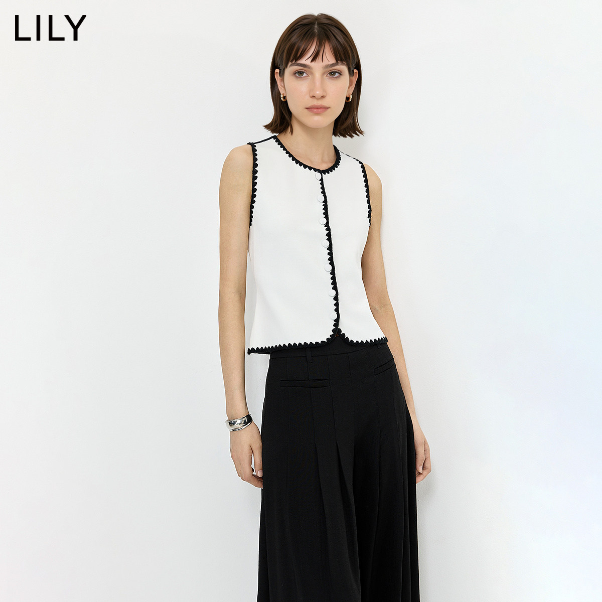 LILY2026夏新款小香风撞色贝壳绣无袖圆领白色针织开衫背心马甲女