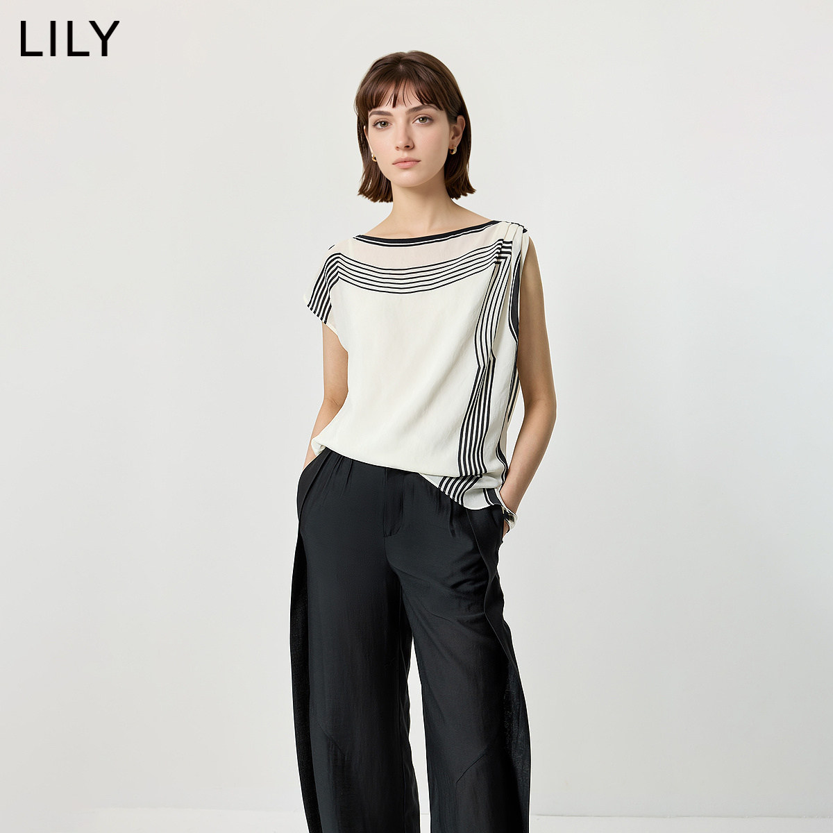 LILY2026夏新款莱赛尔混纺设计感撞色条纹不对称圆领套头雪纺衫女