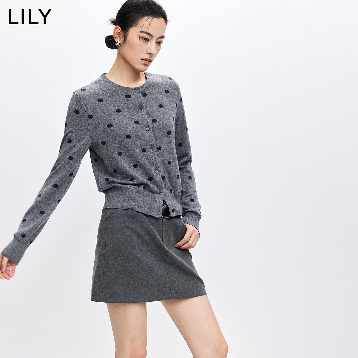 LILY2026春新款含羊毛格雷系波点气质通勤休闲圆领针织开衫外套女