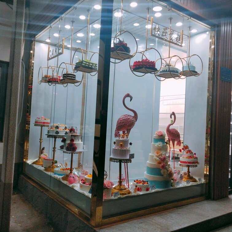 北欧风创意橱窗展示架展台吊架铁艺蛋糕架子蛋糕店商用模型陈列架