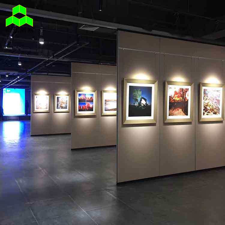 宴会厅移动旋转推拉展板 餐厅隔音活动隔断墙 吊轨悬挂折叠屏风