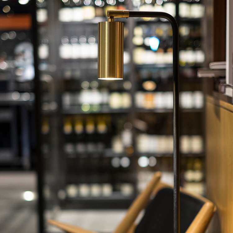 北欧后现代个性酒店卧室沙发阅读创意设计师工作室立式床头落地灯