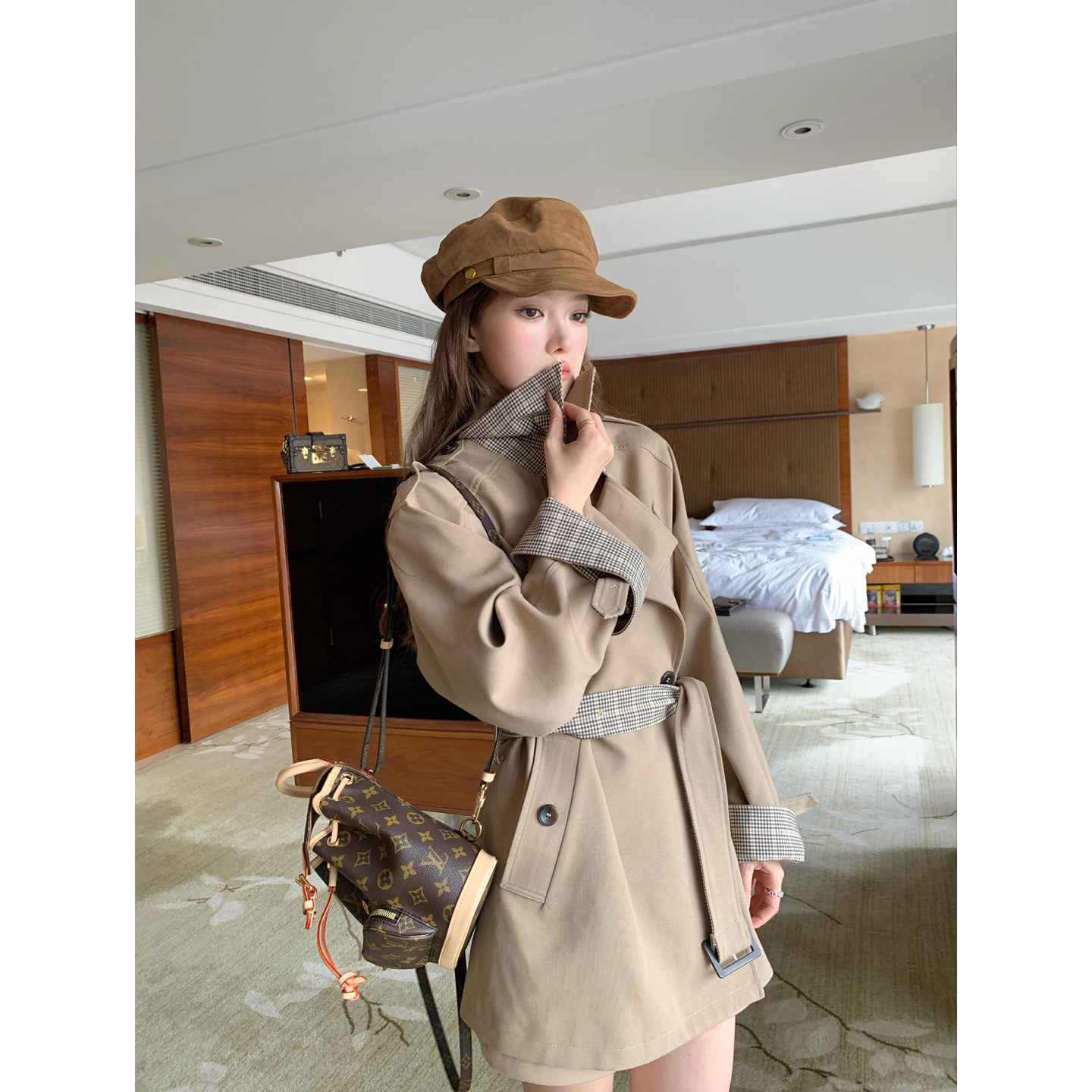 英伦双排扣格纹拼接中长风衣女