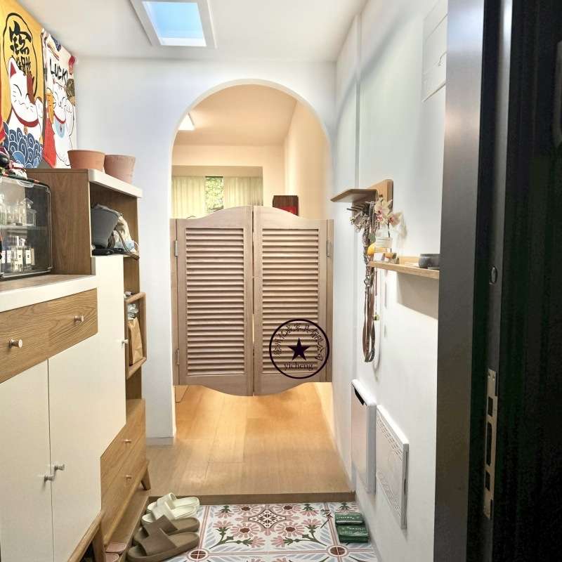 胡桃木半腰门对开门半腰隔断门半截走廊门吧台酒吧百叶门实木小门图片