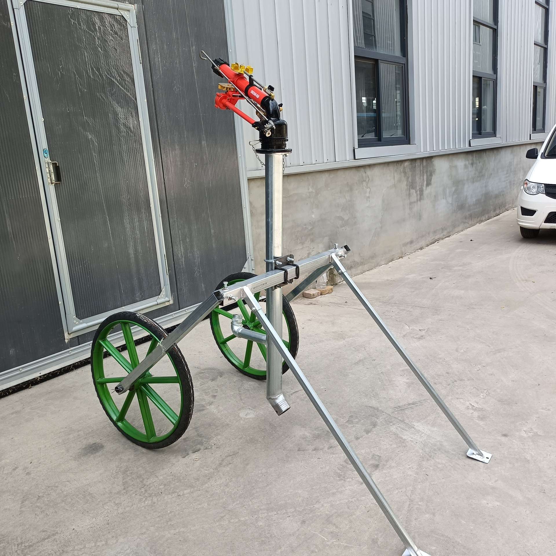 小型灌溉车移动支架新款喷灌用带轱辘小车浇地喷头专用简单支架