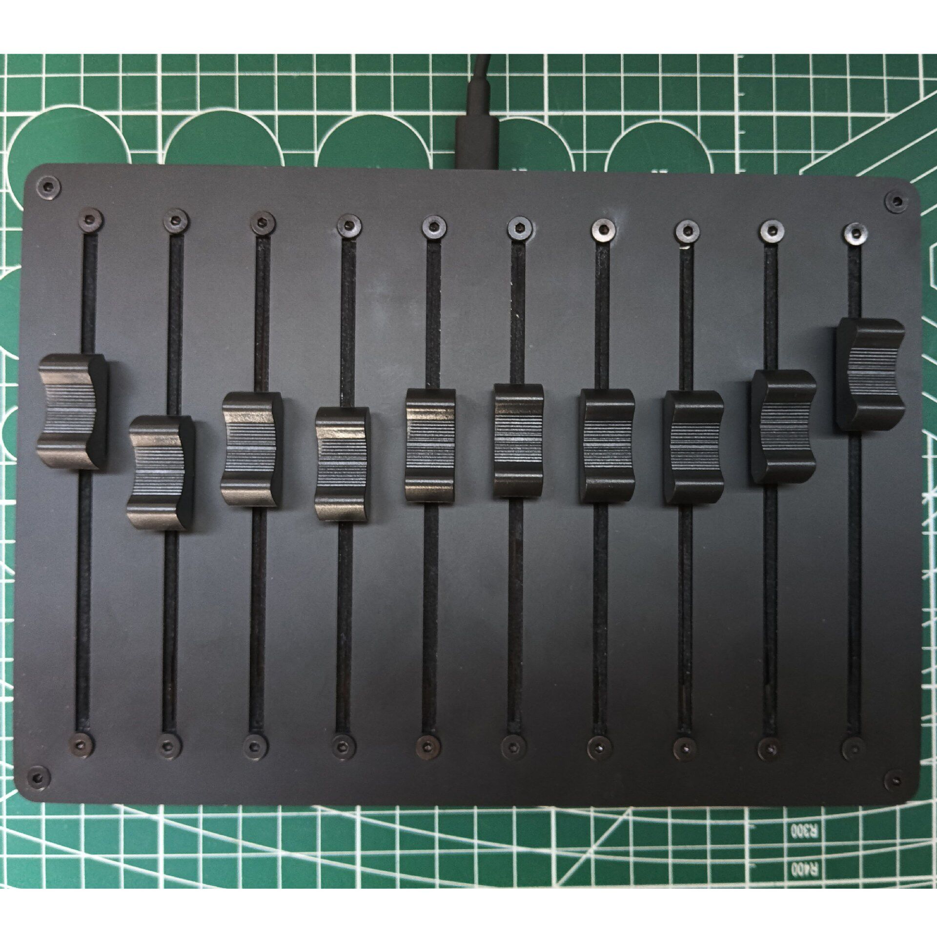 10路推子Fader可自定义CC信息USB接口音乐宿主用MIDI控制器