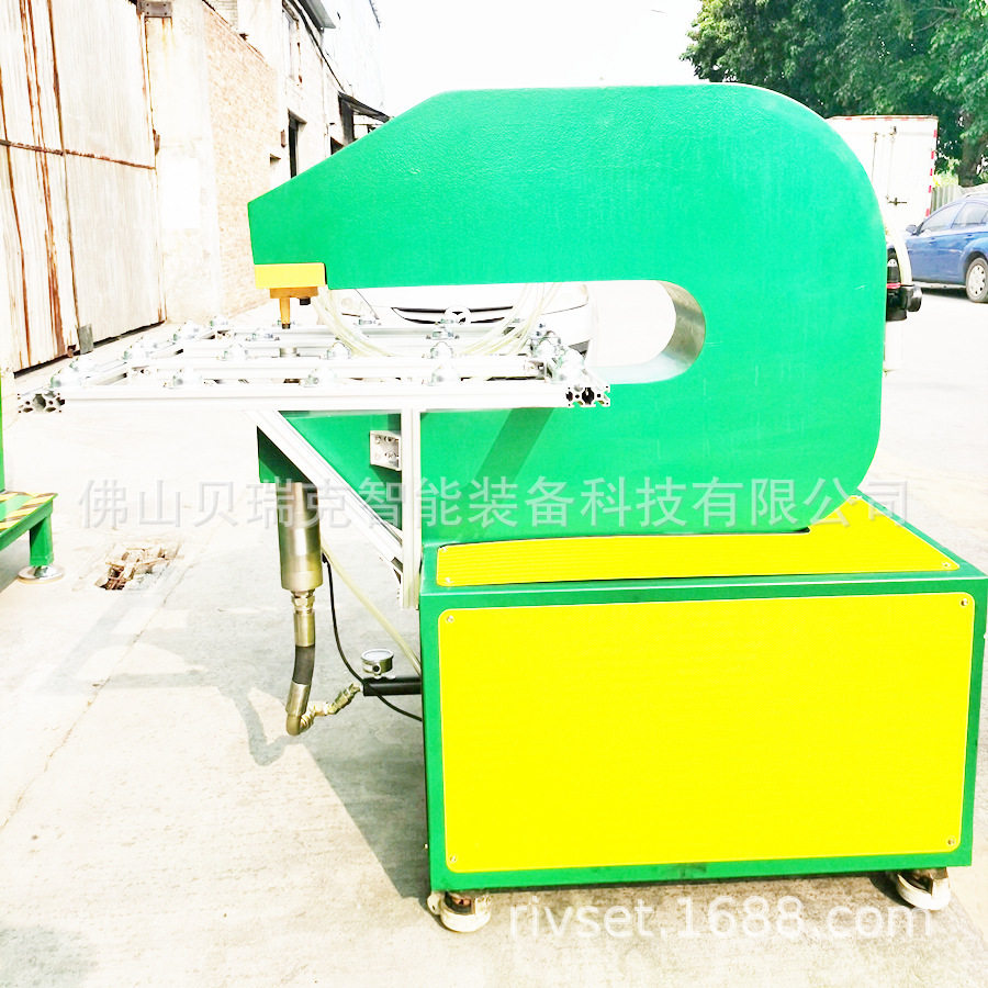 交通标识标志牌铆钉机 铝合金标识牌铆接机机