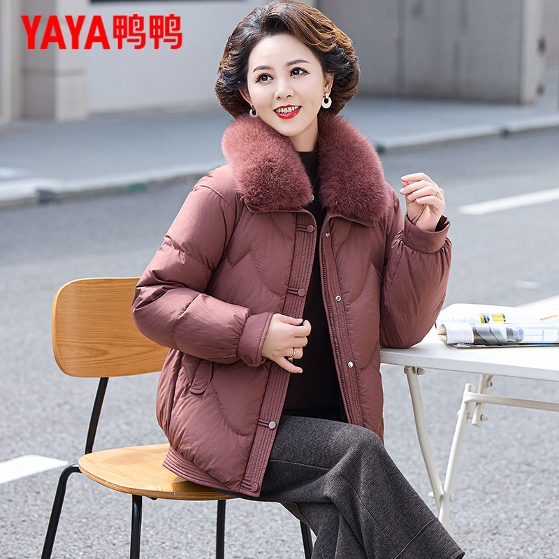 鸭鸭妈妈短款羽绒服2026年大毛领连帽中式盘扣中女士保暖冬季外套