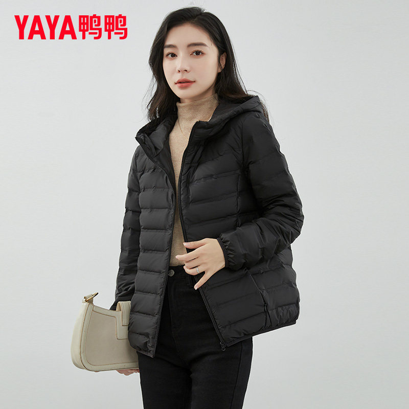 鸭鸭集团旗舰店2026冬新款轻薄黑色羽绒服女短款保暖连帽时尚外套