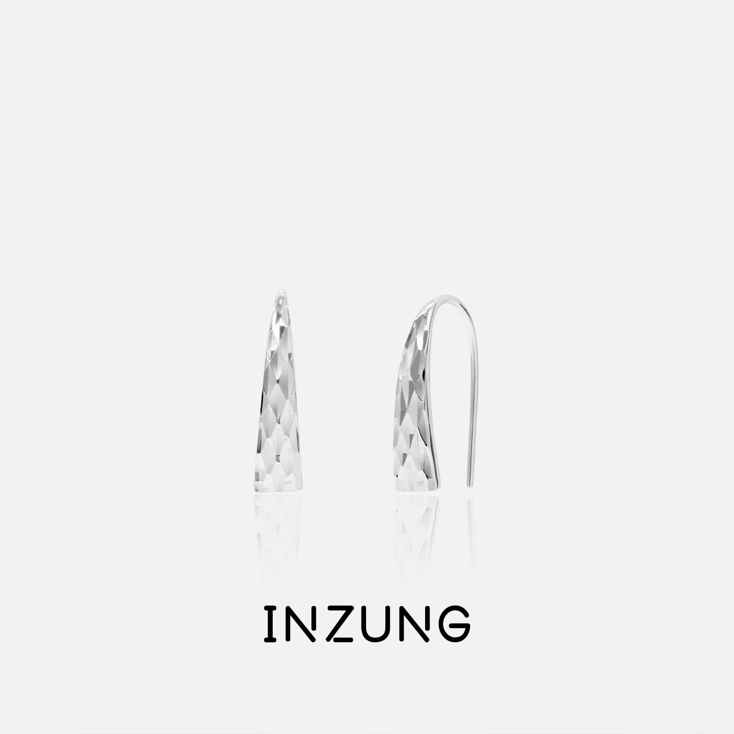 INZUNG/银妆s925纯银耳环女车花棱光耳钩白金色简约时尚通勤穿搭