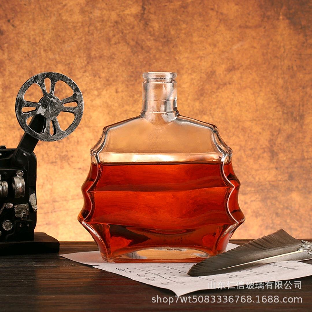 北欧透明玻璃酒瓶扁形创意酒瓶出口外贸酒瓶威士忌酒水空瓶