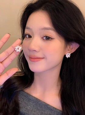 2026新款太阳花几何珍珠耳钉女小众高级感耳环轻奢精致独特耳饰品