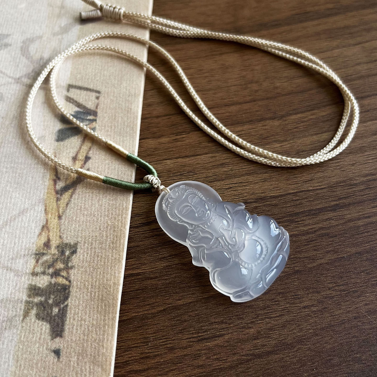 天然冰种玉髓观音吊坠 白冰玛瑙观音菩萨本命年男款玉石项链挂件