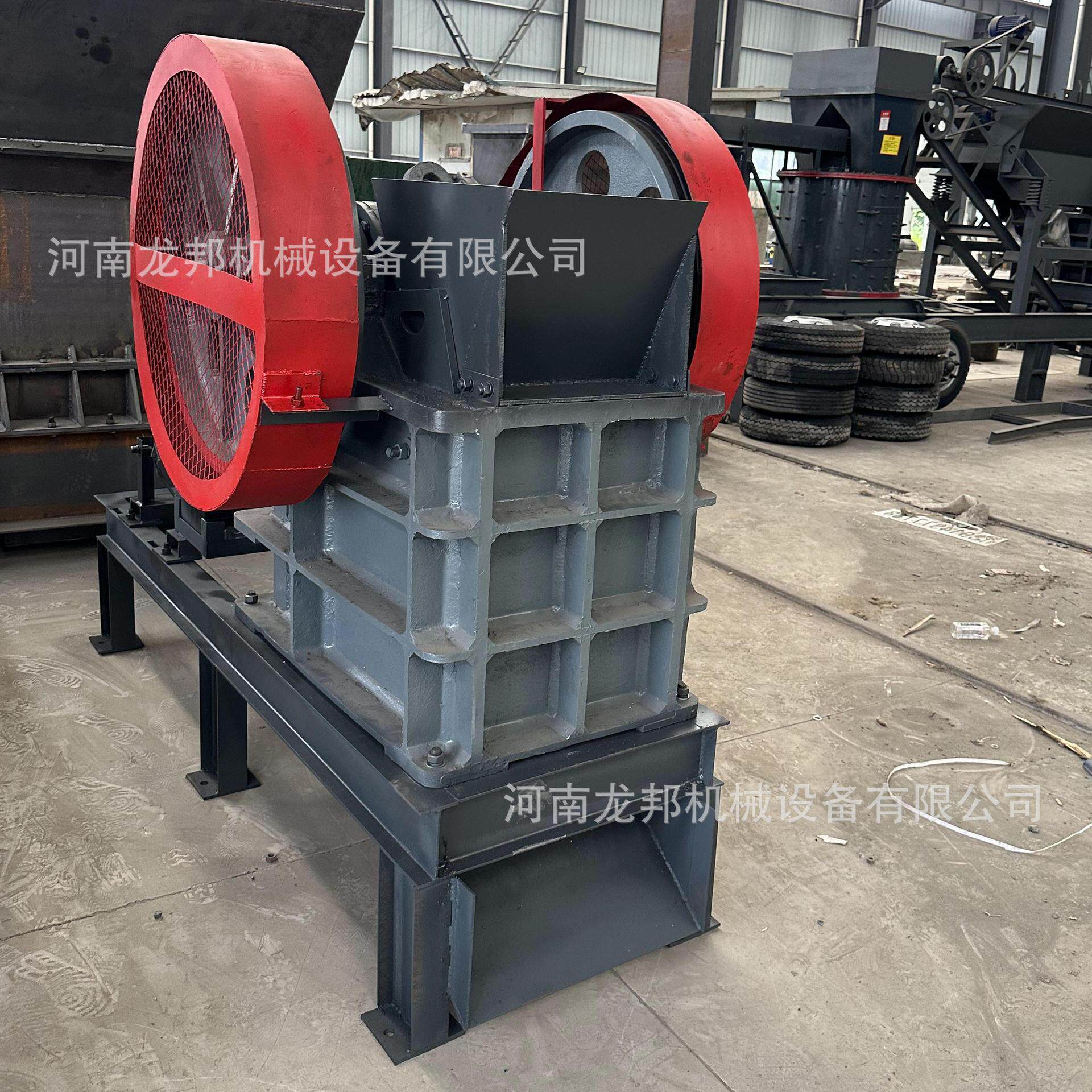 大块物料破碎大型碎石机铁矿石铜矿石等颚式破碎机