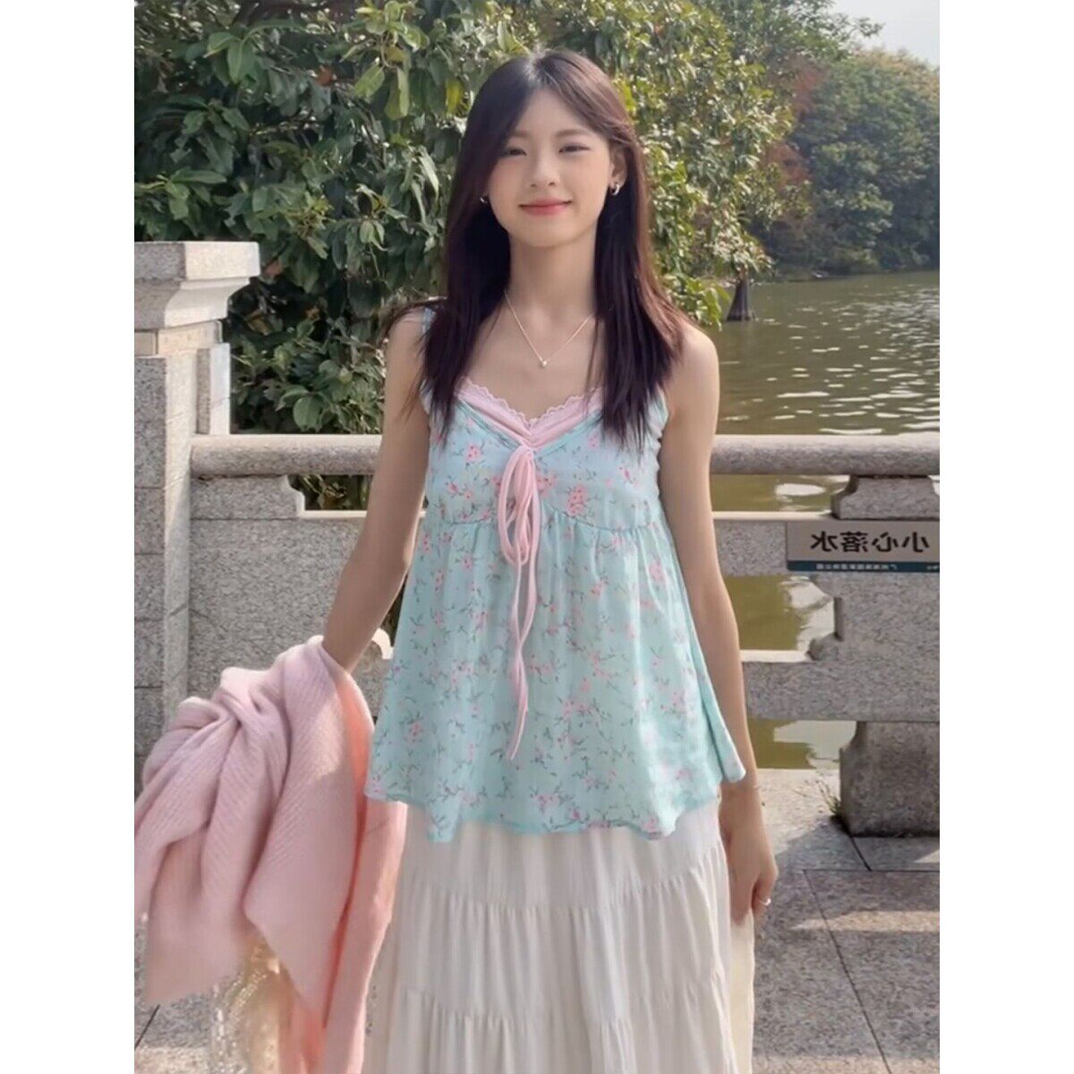 早春季巨好看韩系穿搭一整套ootd碎花吊带上衣开衫套装女2026新款