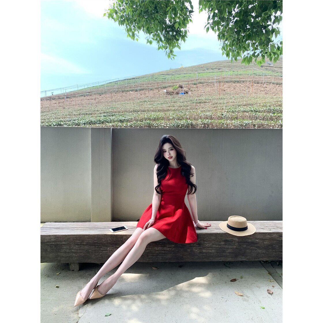 红色连衣裙女2026夏款法式千金感礼服贝微微红裙无袖收腰气质短裙