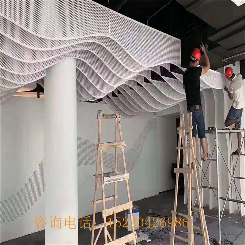 定制背景墙仿木纹造型方通吊顶弧形铝板焊接装饰条波浪异型铝方通图片
