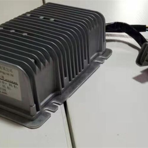 德瑞博电动汽车四轮轿车隔离大功率DC电压转换器96/48v转12v