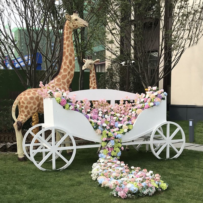 欧式铁艺花车落地摆件创意婚庆道具园林景观玻璃钢长颈鹿庭院雕塑