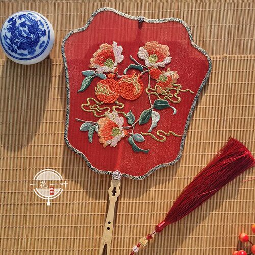 石榴新娘喜扇成品单面刺绣古风绣花团扇汉服中式秀禾婚扇高档礼盒