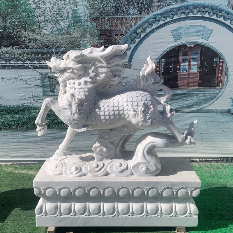 石雕麒麟一对天然汉白玉晚霞红青石瑞兽别墅酒店庭院家用门口摆件