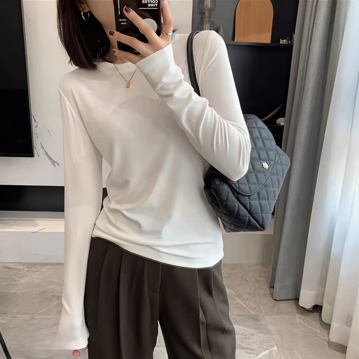 2026秋季韩版纯色长袖打底衫女百搭修身内搭上衣白色简约通勤穿搭