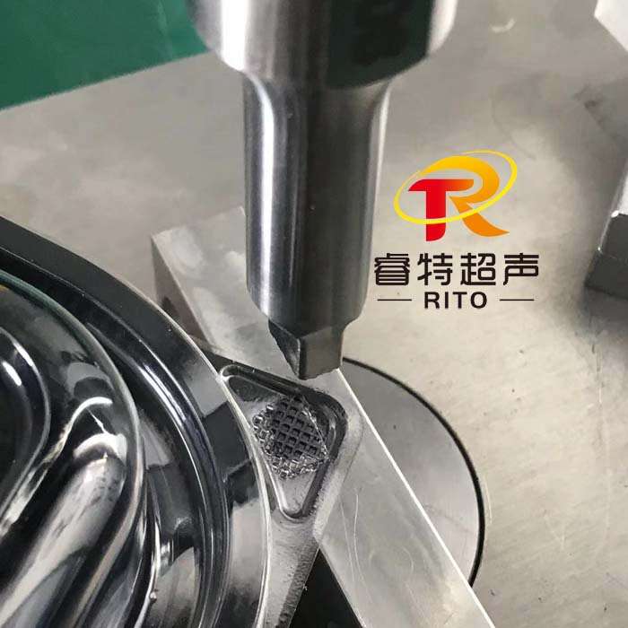 塑料PVC饭盒四个角睿特RITO超声28K900W简易模具焊接封口成型机器