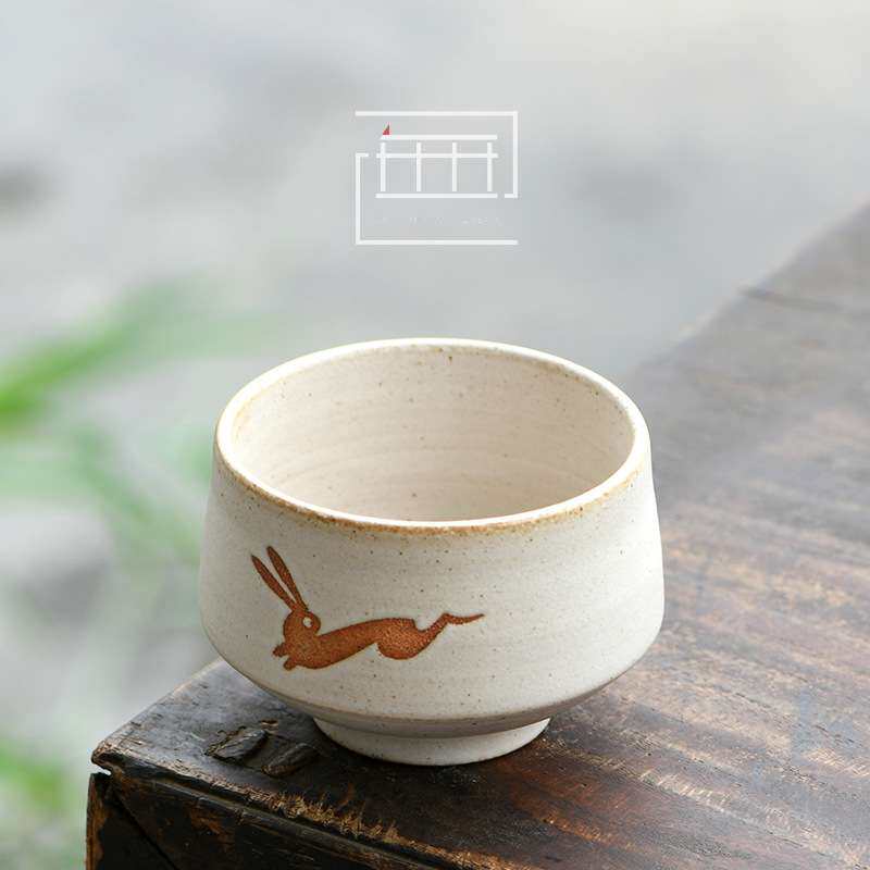 十二生肖手绘茶杯 创意卯兔 粗陶茶具开片釉品茗杯主人杯图案刻制