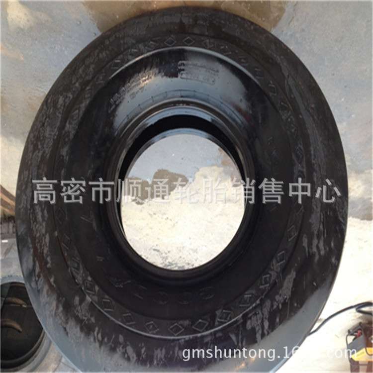 铺路机轮胎16.00-24顺向导向花纹工程轮胎1600-24
