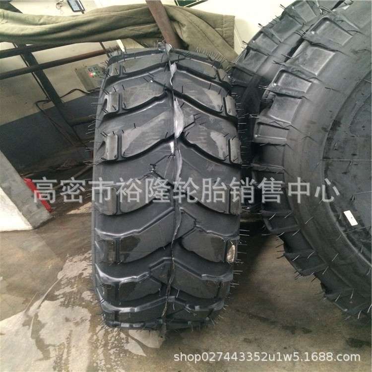 矿王宝峡 工程机械压路机轮胎 18.00-24人字花纹轮胎
