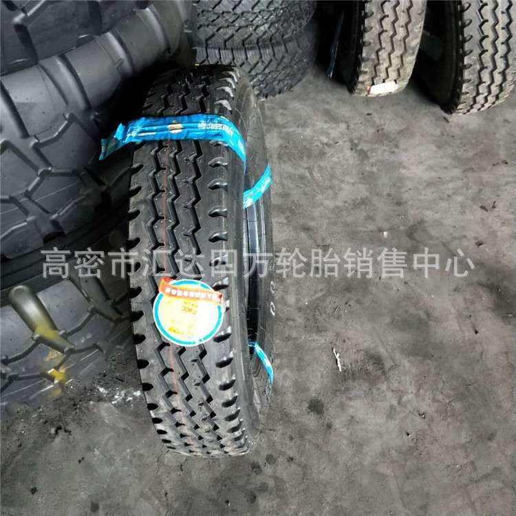 现货小型卡车轮胎6.50R16轻卡轮胎7.50R16 8.25R16老三线花纹