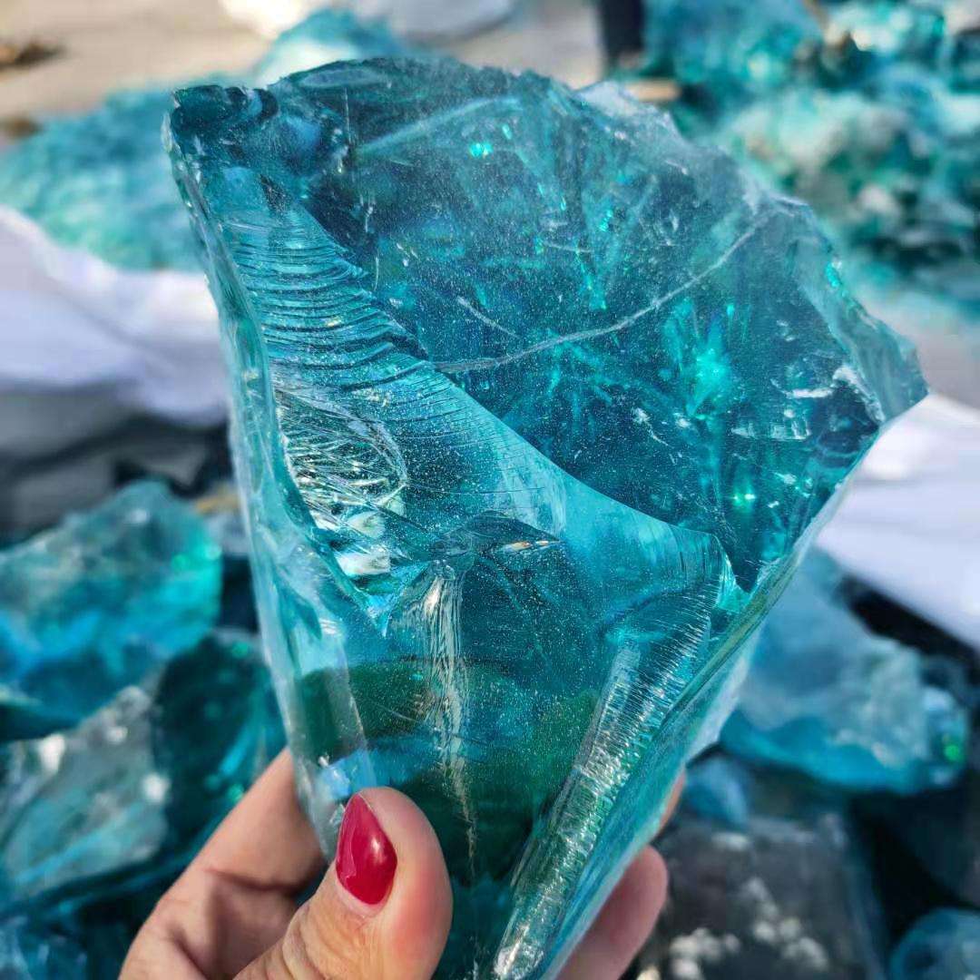 厂家供应彩色透明玻璃块园艺水族喷砂微景观水晶玻璃砂大块玻璃石