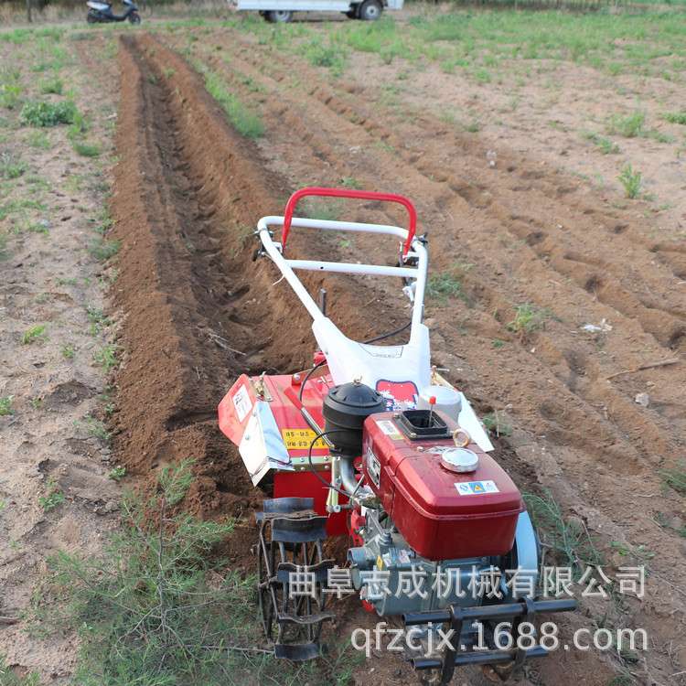 新式汽油四驱微耕机 小型农用多功能旋耕机 柴油四驱微耕机