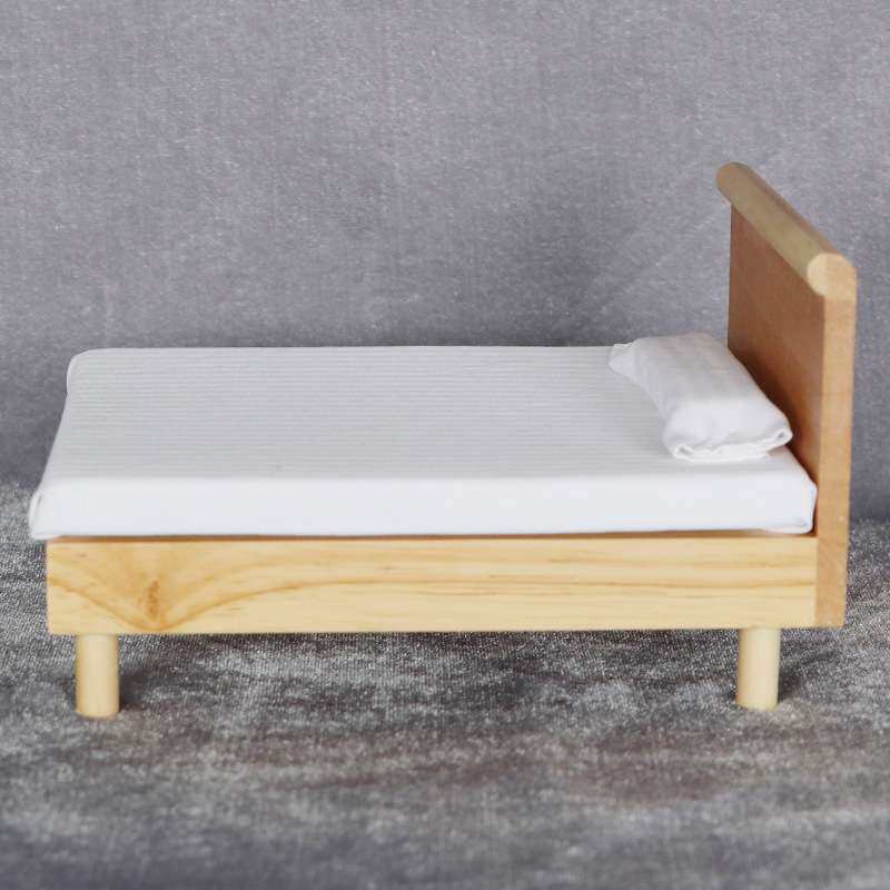 1:12娃娃屋dollhouse迷你小家具卧室微场景现代原木色实木双人床