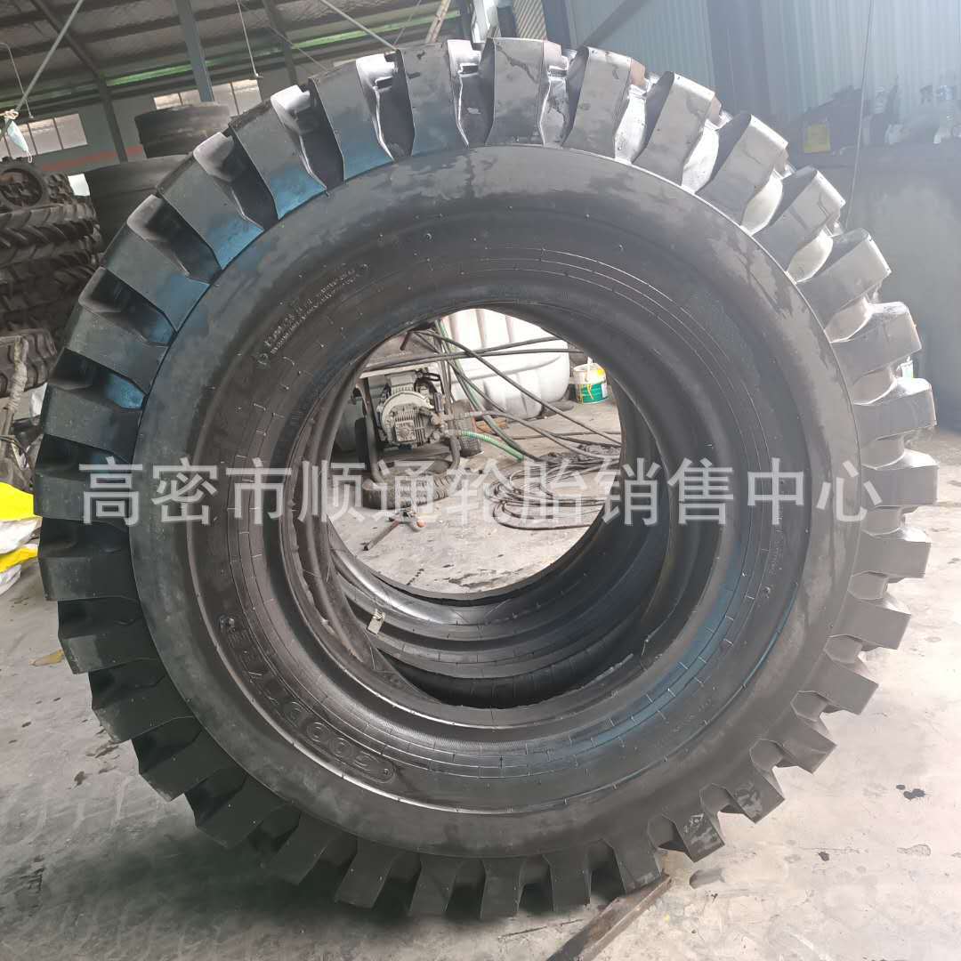银宝矿山自卸车轮胎12.00-24矿卡人字花纹轮胎1200-2424层级