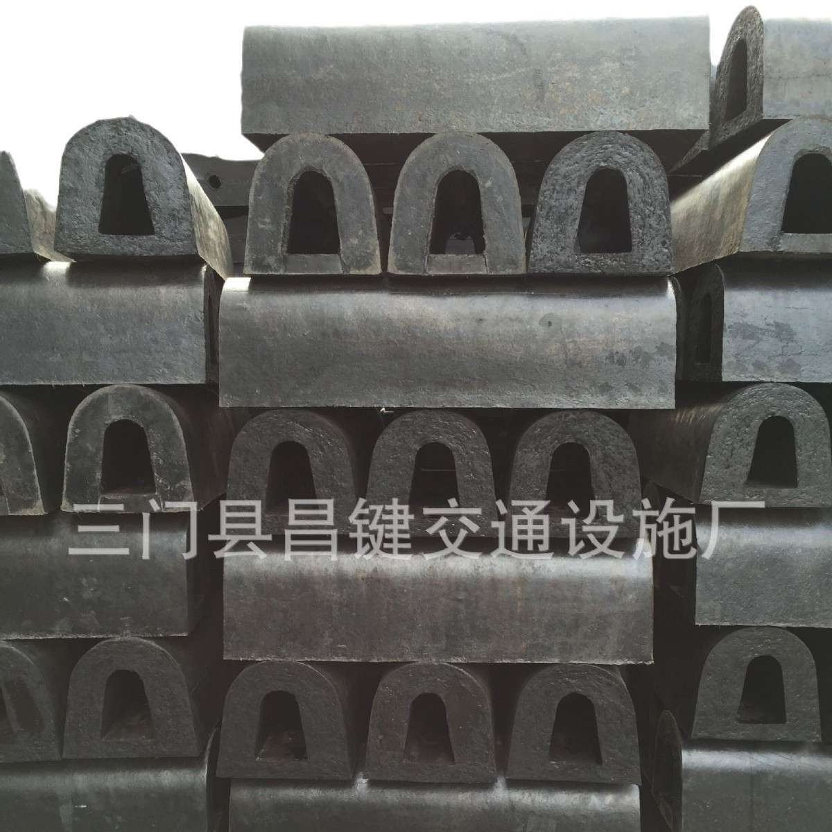 船用橡胶D300*1000L码头护舷半圆形(D型)靠泊护舷 卸货平台防撞条