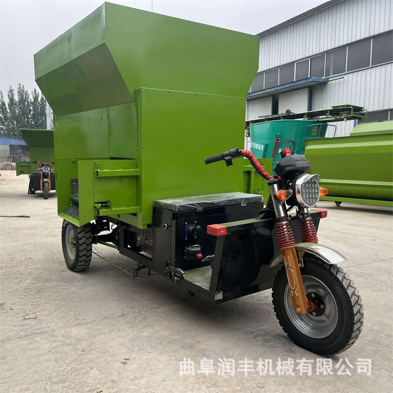 全日粮粉碎搅拌撒料车 螺旋出料电动喂草机 刮板出料养殖投草车