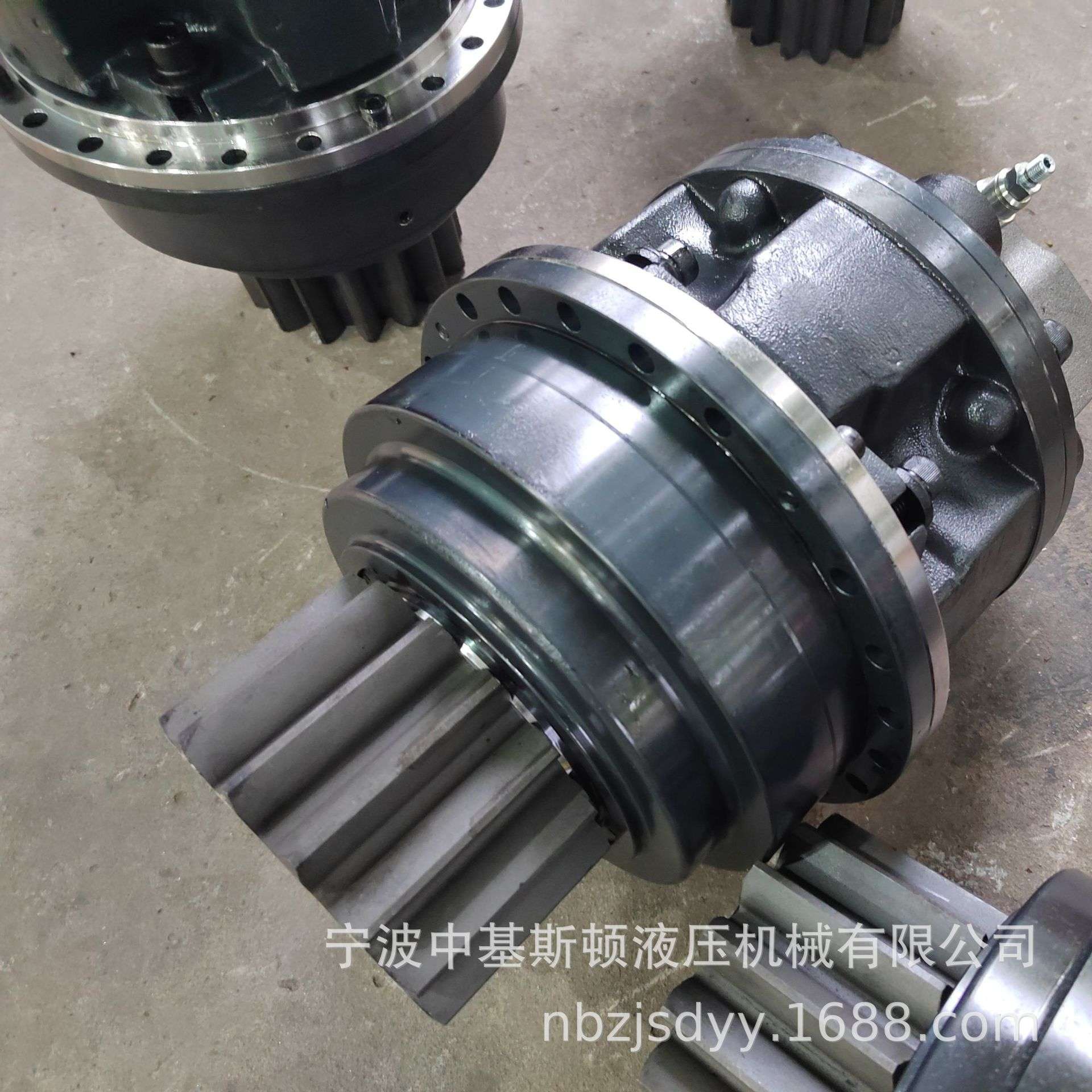 JNG3-2400回转支撑座用液压马达粉碎搅拌斗用马达减速机动力头