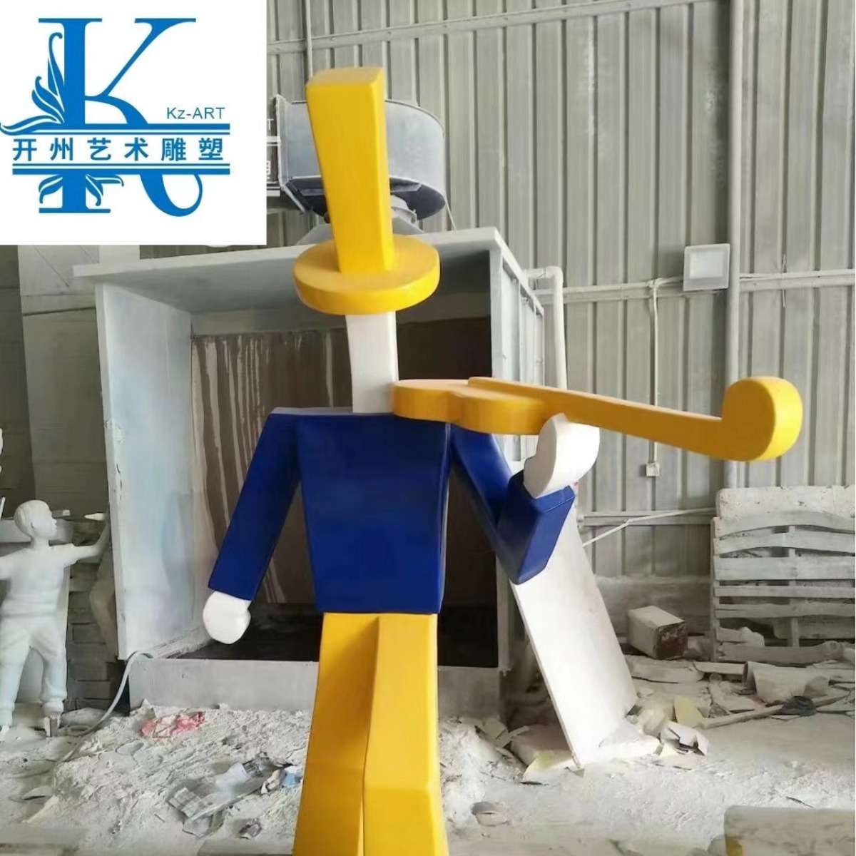 开州艺术厂家直销碧桂园弹吉他人物组合雕塑碧桂园楼盘草地摆件品