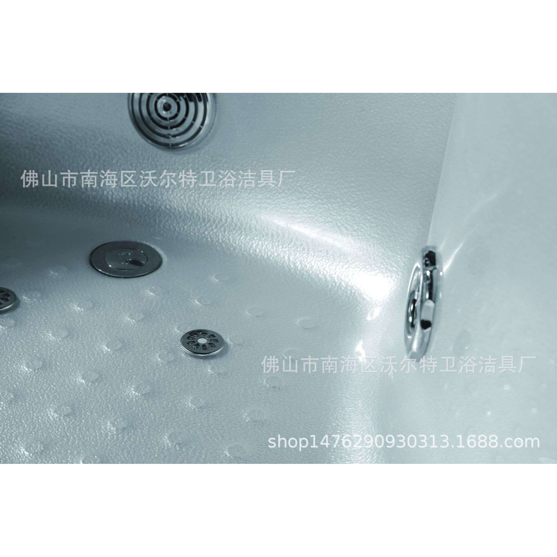 1.6米流线圆形亚克力浴缸—嵌入式冲浪按摩缸 WB-2602