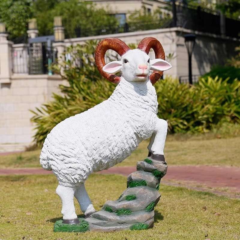 玻璃钢户外仿真绵羊雕塑售楼处小区园林景观山羊摆件幼儿园装饰品