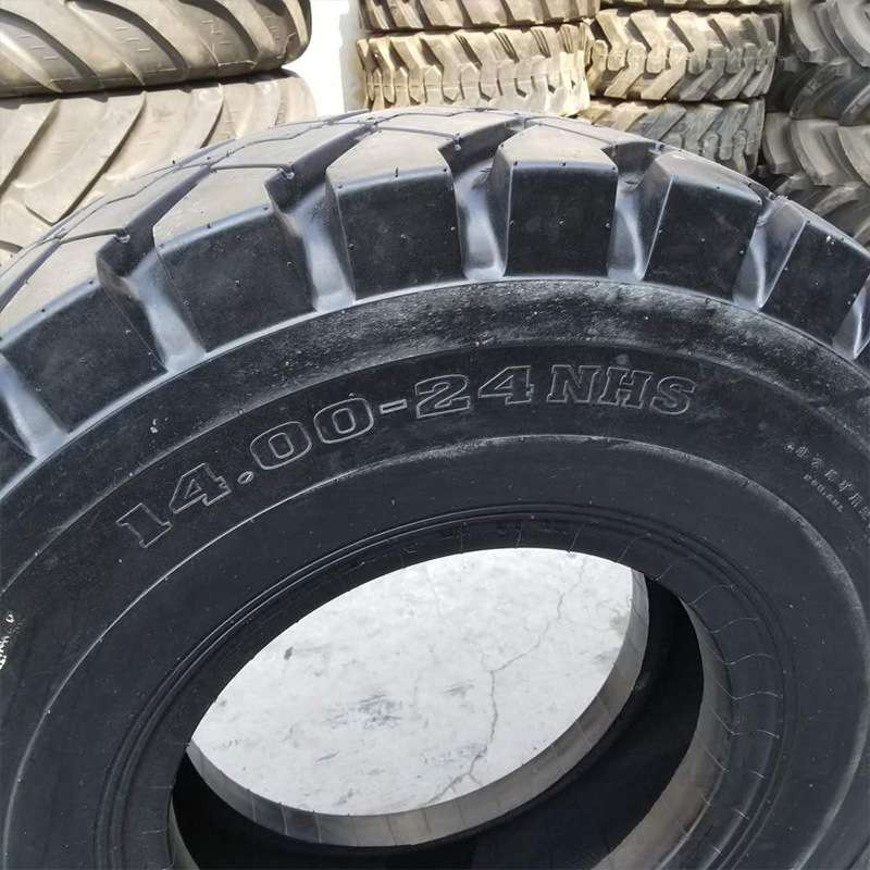 1400-24轮胎 宽体车轮胎  M778花纹矿山工程轮胎