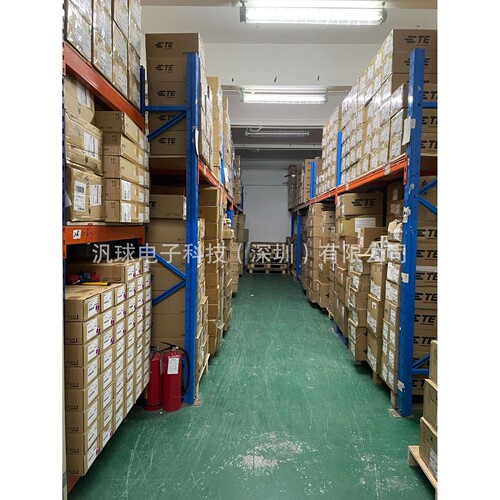 L-COM TRD815-CH-1-3F 超五类弹簧线组件 180度出线后连接RJ45