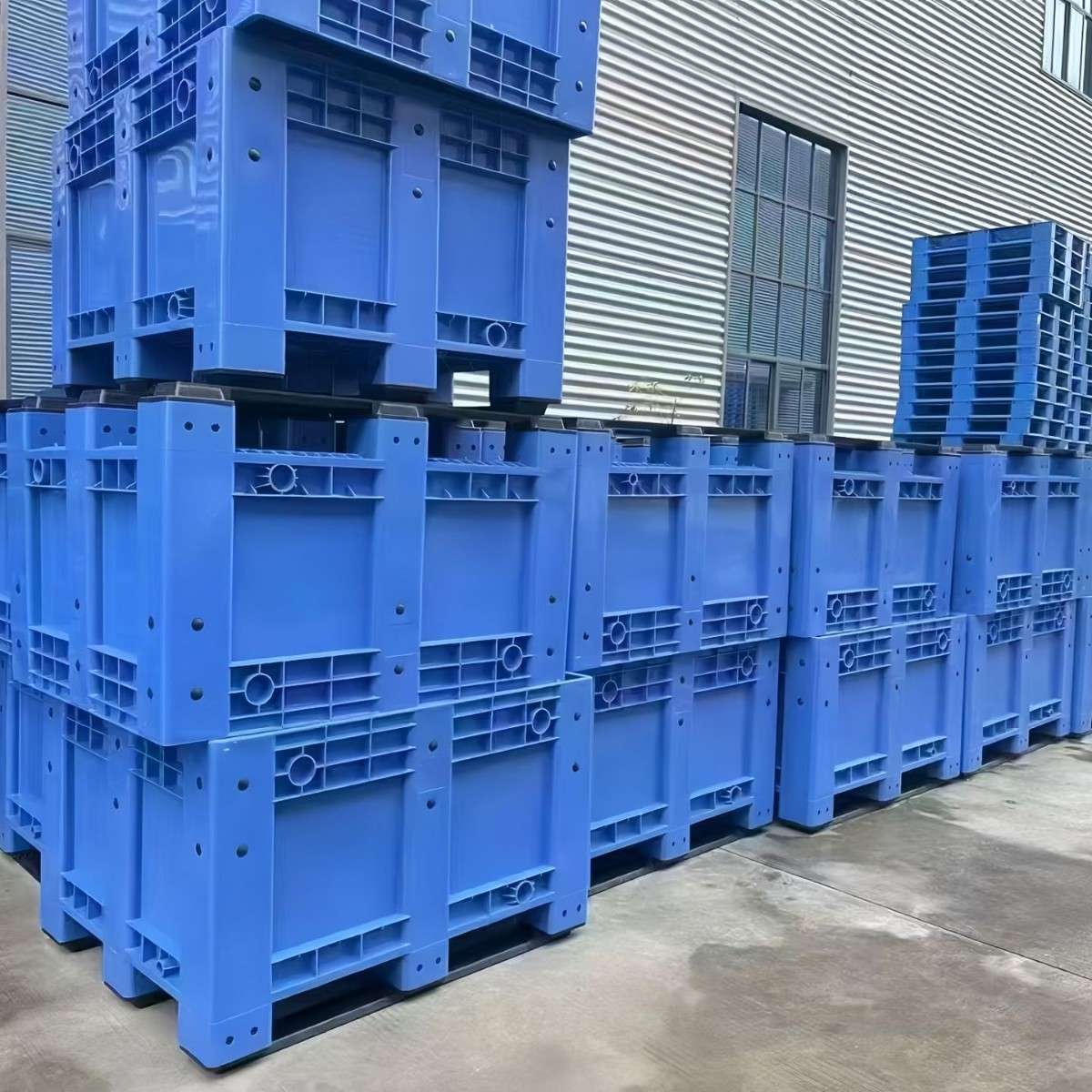 600L加厚带盖塑料卡板箱废料叉车托盘移动周转封闭卡板箱轮子
