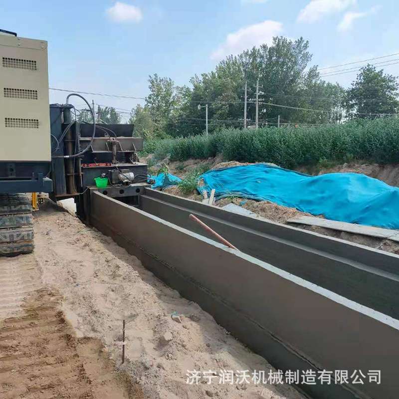 RW30KW隧道电缆沟滑模成型机施工 水沟水渠防撞墙滑膜机现场视频