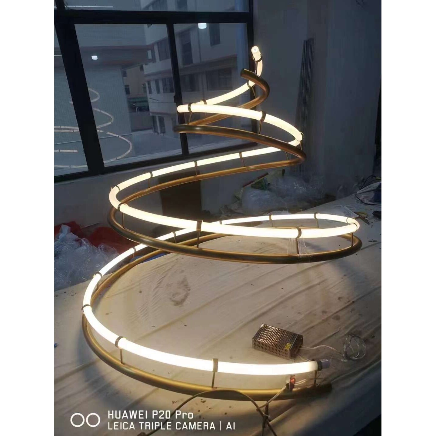 现场拍摄酒店大堂大吊灯形状款式尺寸可来图来样欢迎来厂考察洽谈